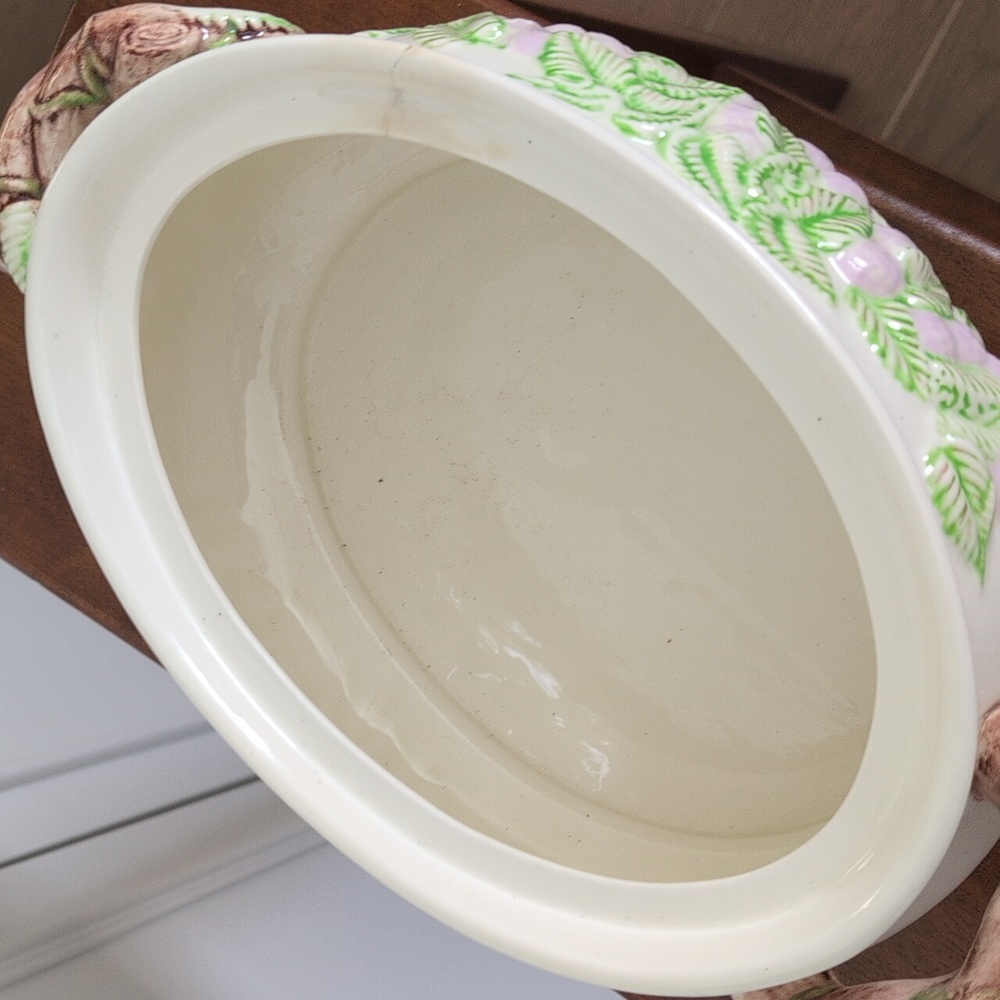 Vintage Soup Tureen With Ladle Berry And Leaf Motif - Picture 9 of 16